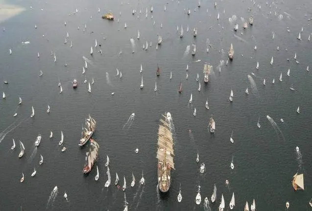 Segelschiffe zur Kieler Woche auf der Förde